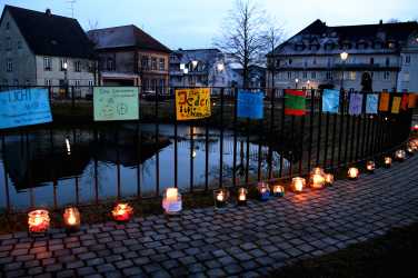 Unsere Demokratie ist gefährdet – Menschen setzen ein Zeichen Unsere Demokratie ist gefährdet – Menschen setzen ein Zeichen