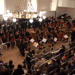 Viele Sterne gehen im Kirchensaal auf Viele Sterne gehen im Kirchensaal auf