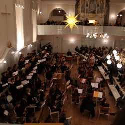 Viele Sterne gehen im Kirchensaal auf Viele Sterne gehen im Kirchensaal auf