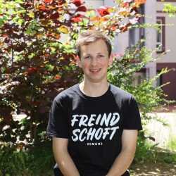 Von der Wohlfühloase zur Hochschulreife: Leopolds Weg an den Zinzendorfschulen Von der Wohlfühloase zur Hochschulreife: Leopolds Weg an den Zinzendorfschulen