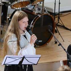 „Vorhang auf – Bühne frei!“: Sommerkonzert begeistert mit Musiktheater-Klassikern und besonderen Momenten „Vorhang auf – Bühne frei!“: Sommerkonzert begeistert mit Musiktheater-Klassikern und besonderen Momenten