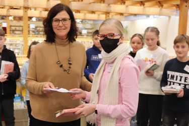 Vorlese-Schulsiegerin Emmi gewinnt Regionalentscheid in Schwenningen
