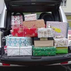 Weihnachten im Schuhkarton: Klassen 5 bis 8 beschenken 87 Kinder Weihnachten im Schuhkarton: Klassen 5 bis 8 beschenken 87 Kinder