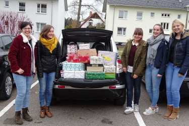 Weihnachten im Schuhkarton: Klassen 5 bis 8 beschenken 87 Kinder Weihnachten im Schuhkarton: Klassen 5 bis 8 beschenken 87 Kinder