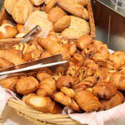 Weihnachtliche Vorfreude im Kreis von Familie und Freunden Weihnachtliche Vorfreude im Kreis von Familie und Freunden