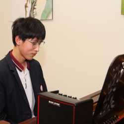 Weihnachtliche Vorfreude im Kreis von Familie und Freunden Weihnachtliche Vorfreude im Kreis von Familie und Freunden