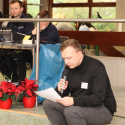 Weihnachtliche Vorfreude im Kreis von Familie und Freunden Weihnachtliche Vorfreude im Kreis von Familie und Freunden