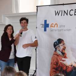 Wincent Weiss singt exklusiv für die Zinzendorfschüler Wincent Weiss singt exklusiv für die Zinzendorfschüler