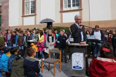 Wir haben Platz! - Zinzendorfschulen weihen Zinzendorfplatz ein Wir haben Platz! - Zinzendorfschulen weihen Zinzendorfplatz ein