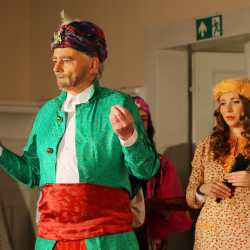 Zinzendorf-Theater-Ensemble begeistert mit Moliére-Komödie Zinzendorf-Theater-Ensemble begeistert mit Moliére-Komödie