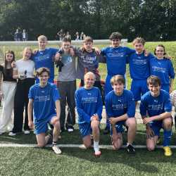 Zinzendorfschulen gewinnen das Fußballturnier der Schulen nach dramatischem Elfmeterschießen Zinzendorfschulen gewinnen das Fußballturnier der Schulen nach dramatischem Elfmeterschießen