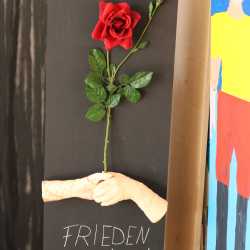 Zinzendorfschulen im Zeichen des Friedens Zinzendorfschulen im Zeichen des Friedens