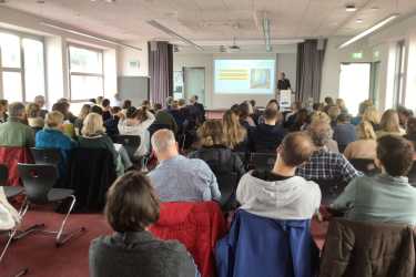 Zinzendorfschulen thematisieren Chancen und Risiken von Künstlicher Intelligenz Zinzendorfschulen thematisieren Chancen und Risiken von Künstlicher Intelligenz