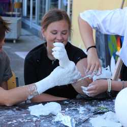 „zu FRIEDEN sein – Antlitz des Krieges, Gesichter des Friedens“ „zu FRIEDEN sein – Antlitz des Krieges, Gesichter des Friedens“