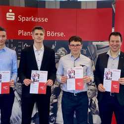 Zwei erste und ein zweiter Platz beim Planspiel Börse Zwei erste und ein zweiter Platz beim Planspiel Börse