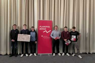 Zwei erste und ein zweiter Platz beim Planspiel Börse Zwei erste und ein zweiter Platz beim Planspiel Börse