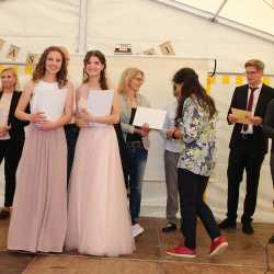 Zweimal Traumnote 1,0 an den beruflichen Zinzendorfgymnasien Zweimal Traumnote 1,0 an den beruflichen Zinzendorfgymnasien