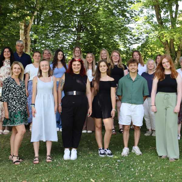 Staatliche Anerkennung und Bachelor für 19 Erzieherinnen und Erzieher