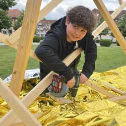 Zinzendorfschulen gestalten Kunstinstallation zum 50-jährigen Jubiläum der Gemeinde Königsfeld