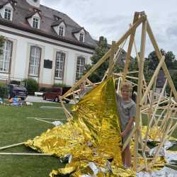 Zinzendorfschulen gestalten Kunstinstallation zum 50-jährigen Jubiläum der Gemeinde Königsfeld