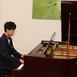 Weihnachtliche Vorfreude im Kreis von Familie und Freunden