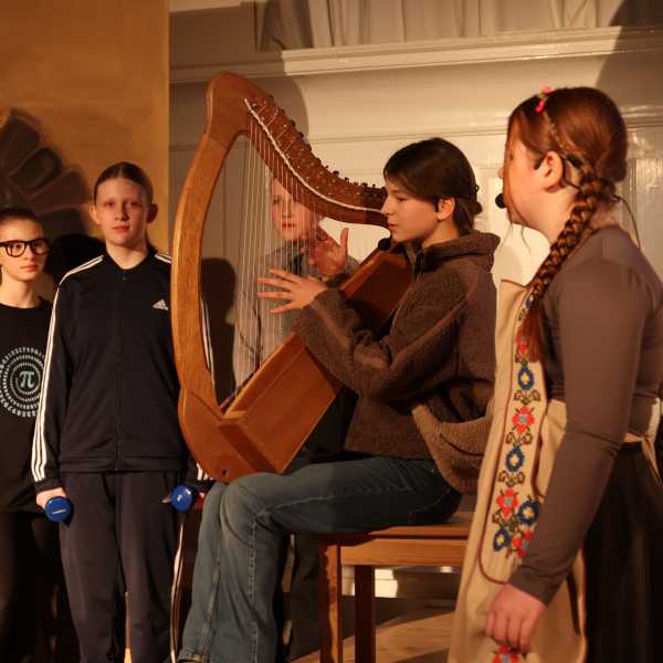 Biblisches Singspiel begeistert Publikum im Kirchensaal