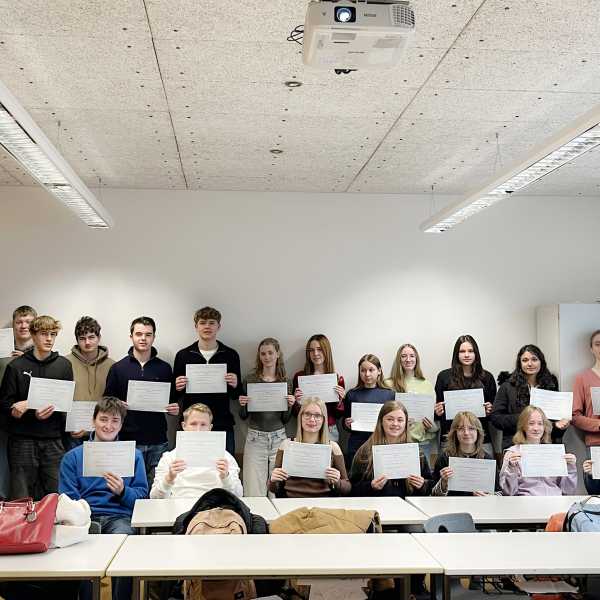 24 DELF-Diplome überreicht