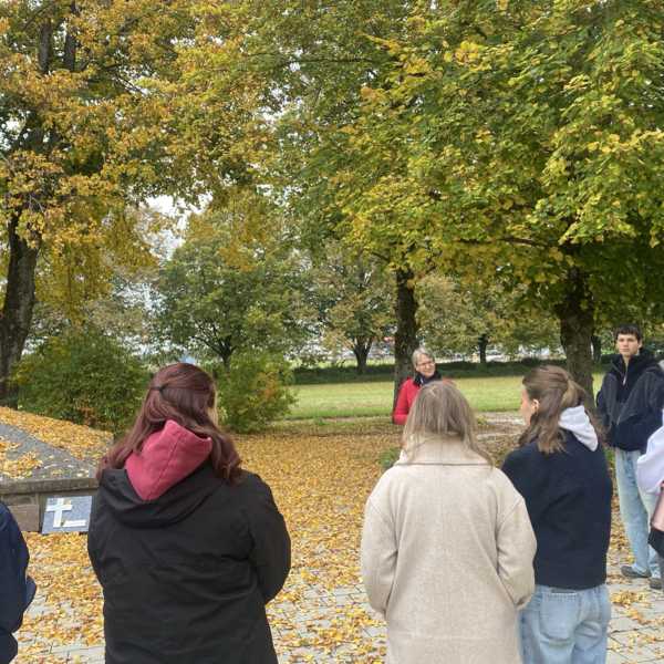Leistungsfach Deutsch auf Exkursion im Eckerwald