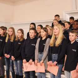 Popmusik, zwei schräge Vögel und drei Fragezeichen