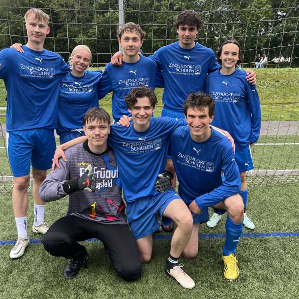 Zinzendorfschulen gewinnen das Fußballturnier der Schulen nach dramatischem Elfmeterschießen