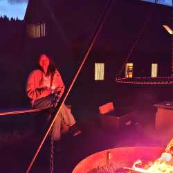 Hüttenwochenende: Drei Tage voller Lachen, Lagerfeuer und echter Gemeinschaft