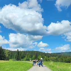 Hüttenwochenende: Drei Tage voller Lachen, Lagerfeuer und echter Gemeinschaft