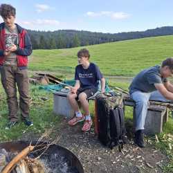 Hüttenwochenende: Drei Tage voller Lachen, Lagerfeuer und echter Gemeinschaft