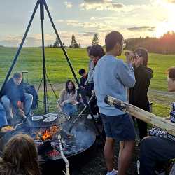Hüttenwochenende: Drei Tage voller Lachen, Lagerfeuer und echter Gemeinschaft