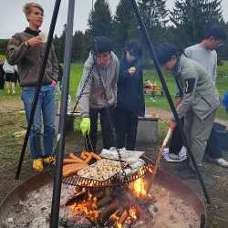 Hüttenwochenende: Drei Tage voller Lachen, Lagerfeuer und echter Gemeinschaft