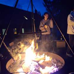 Hüttenwochenende: Drei Tage voller Lachen, Lagerfeuer und echter Gemeinschaft