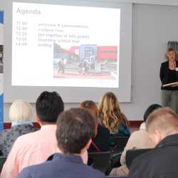 Besuch aus aller Welt an den Zinzendorfschulen