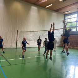 Schulfest der Zinzendorfschulen mit Blick in die Zukunft: Neue Sporthalle vorgestellt