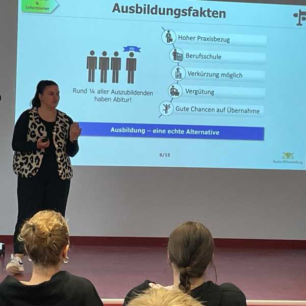 Botschafterinnen und Botschafter berichten aus der Praxis: Ausbildung und Studium in Baden-Württemberg