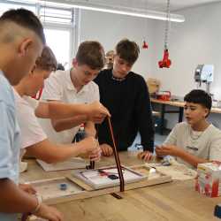 Geschenke für die Technik-Klasse: Solarmodule bringen erneuerbare Energien ins Klassenzimmer