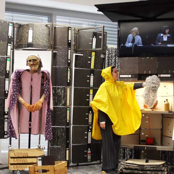 Ein Krug, acht Rollen und ein Schlager : „Der zerbrochene Krug“ im HKG