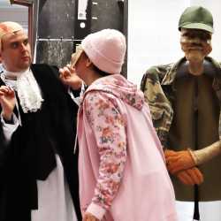 Ein Krug, acht Rollen und ein Schlager : „Der zerbrochene Krug“ im HKG