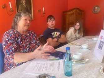 Martina Braun (Bündnis 90/Die Grünen) besucht Zinzendorfschulen am EU-Projekttag 