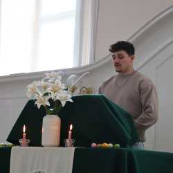 Gemeinsam Hoffnung feiern: Abgehende Jugend- und Heimerzieher*innen gestalten Oster-Gottesdienste
