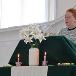 Gemeinsam Hoffnung feiern: Abgehende Jugend- und Heimerzieher*innen gestalten Oster-Gottesdienste