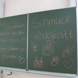 Schulfest der Zinzendorfschulen mit Blick in die Zukunft: Neue Sporthalle vorgestellt
