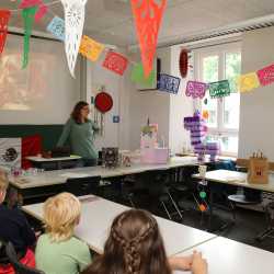 Schulfest der Zinzendorfschulen mit Blick in die Zukunft: Neue Sporthalle vorgestellt
