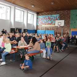 Schulfest der Zinzendorfschulen mit Blick in die Zukunft: Neue Sporthalle vorgestellt