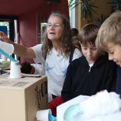 Schulfest der Zinzendorfschulen mit Blick in die Zukunft: Neue Sporthalle vorgestellt