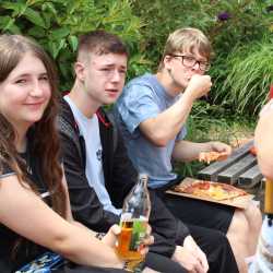 Schulfest der Zinzendorfschulen mit Blick in die Zukunft: Neue Sporthalle vorgestellt